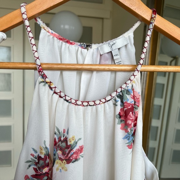 Beautiful Joie top with floral design - Picture 12 of 14